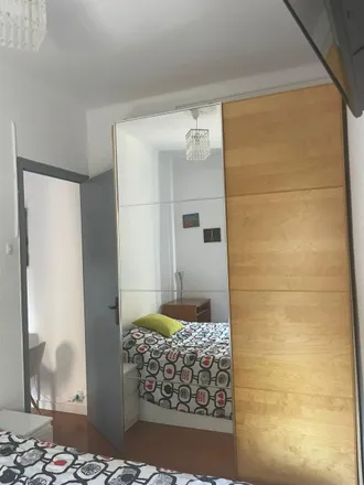 Rent this 3 bed room on Carrer de Mont-Roig in 2, 08006 Barcelona