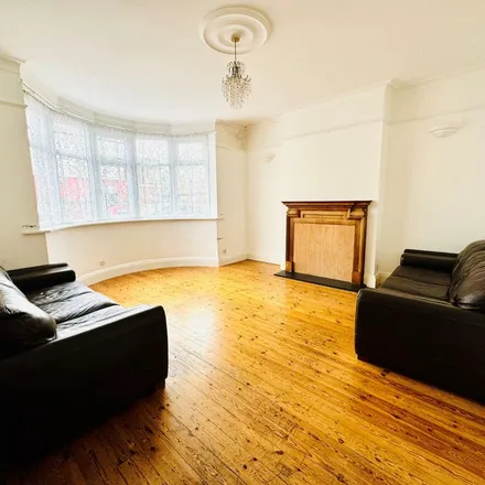 Rent this 4 bed apartment on St Michael's Road in London, NW2 6XH