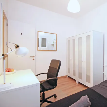 Rent this 1studio room on Escola de ballet Eulàlia Blasi in Carrer d'Alí Bei, 08001 Barcelona