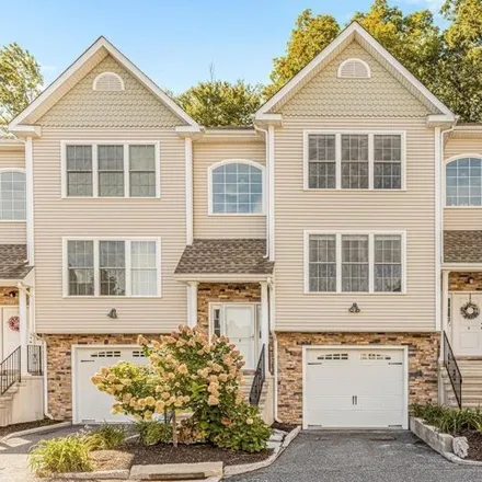 Rent this 2 bed townhouse on 33 Oak Meadows Drive in Brookfield, CT 06804