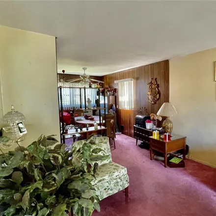 Image 3 - 24-39 96th Street, New York, NY 11369, USA - House for sale