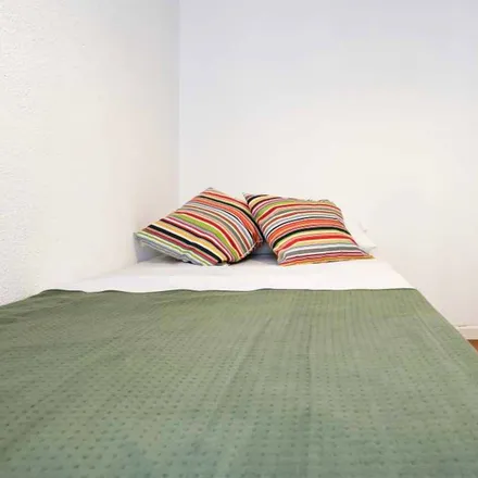 Image 2 - Avenida de Bruselas, 51, 28028 Madrid, Spain - Room for rent
