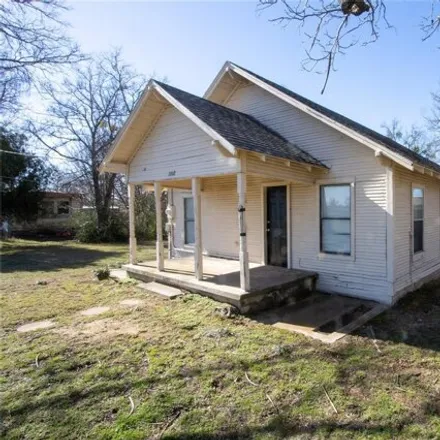 Buy this 3 bed house on 1062 Sherman Drive in Whitesboro, TX 76273