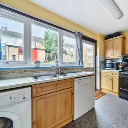 Image 3 - Kent Drive, Pudsey, LS28 9EF, United Kingdom - Townhouse for sale