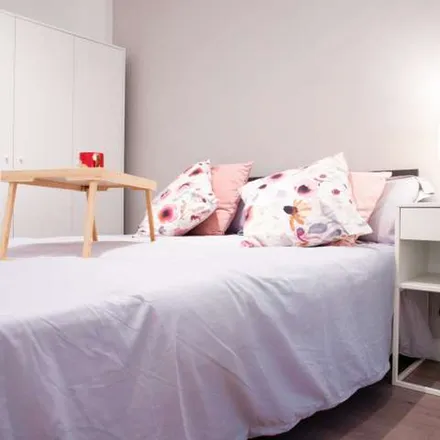 Rent this 4 bed apartment on Relojería Apasan in Calle de Illescas, 28024 Madrid