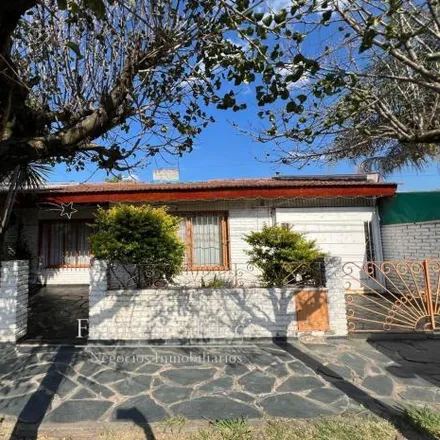 Buy this 2 bed house on Coronel Juan Casacuberta 3218 in Partido de Morón, B1714 LVH Castelar