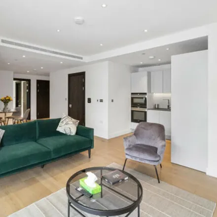 Image 4 - The Cascades, Sopwith Way, London, SW11 8NS, United Kingdom - Apartment for sale