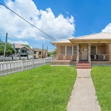Image 3 - 926 Broadway St, Galveston, Texas, 77550 - House for sale