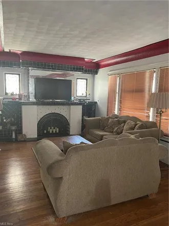 Image 2 - 8915 Empire Avenue, Cleveland, OH 44108, USA - House for sale