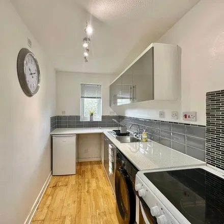 Image 7 - Troutbeck, Milton Keynes, MK6 3ED, United Kingdom - Apartment for rent