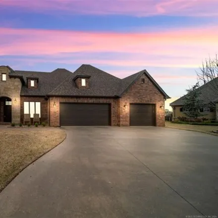 Buy this 4 bed house on 9501 94th Drive in Owasso, OK 74055