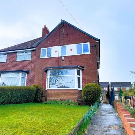 Rent this 3 bed duplex on The Grove in Turves Green, B31 3JU