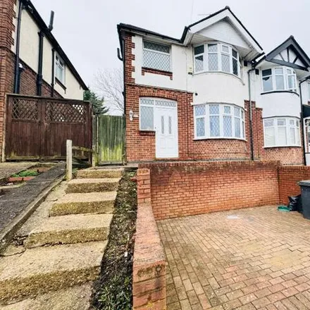 Rent this 3 bed duplex on Walcot Avenue in Luton, LU2 0PW
