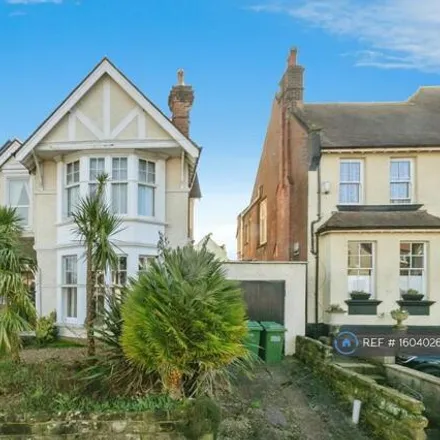 Rent this 6 bed duplex on Tower Road West in St Leonards, TN38 0RG