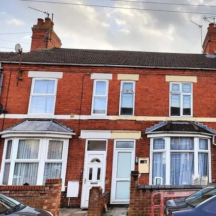 Rent this 3 bed townhouse on Alexandra Road in Wellingborough, NN8 1ED
