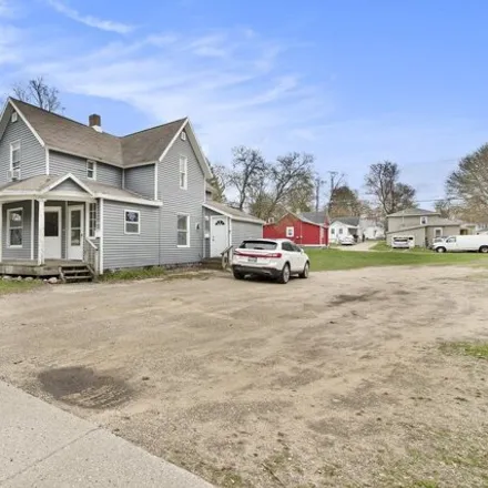 Buy this 5 bed house on 286 East River Street in Cadillac, MI 49601