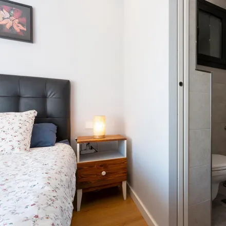 Image 3 - Carrer de Rocafort, 49, 08015 Barcelona, Spain - Apartment for rent