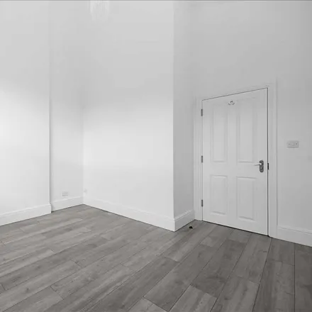 Image 4 - Burntwood Lane, Garratt Lane, London, SW17 0PD, United Kingdom - Apartment for rent