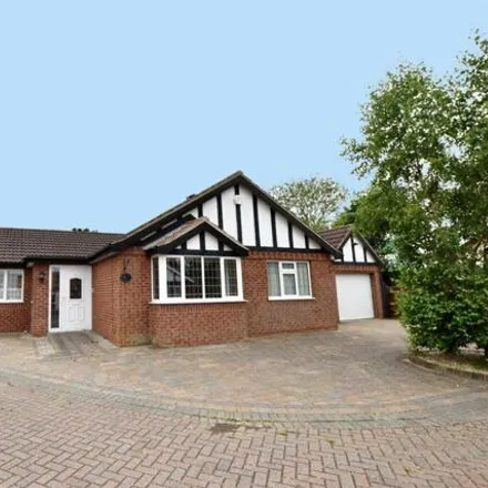 Buy this 3 bed house on Tudor Close in Humberston, DN36 4TE