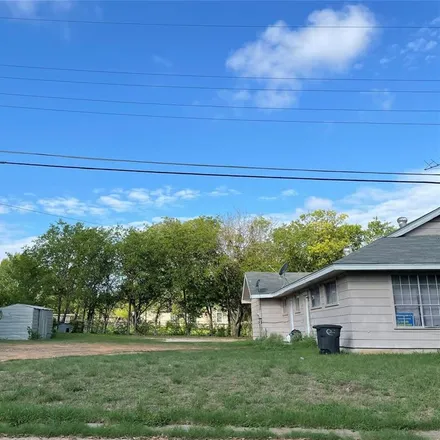Image 2 - 600 Dixon Street, Cleburne, TX 76033, USA - Duplex for sale
