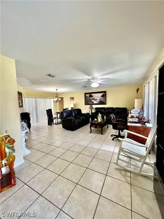 Image 3 - 629 Southeast 10th Place, Cape Coral, FL 33990, USA - House for sale