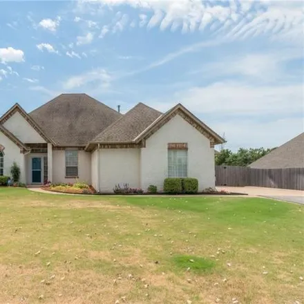 Buy this 4 bed house on 1074 Hunters Pointe Road in Edmond, OK 73003