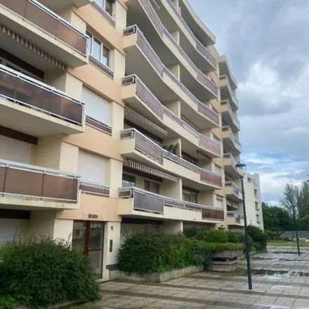Rent this 3 bed apartment on 26 Boulevard de l'Industrie in 49000 Écouflant, France