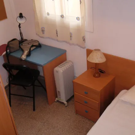 Rent this 5 bed room on Carrer de València in 84, 86