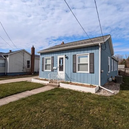 Buy this 2 bed house on 668 West North Street in Jackson, MI 49202
