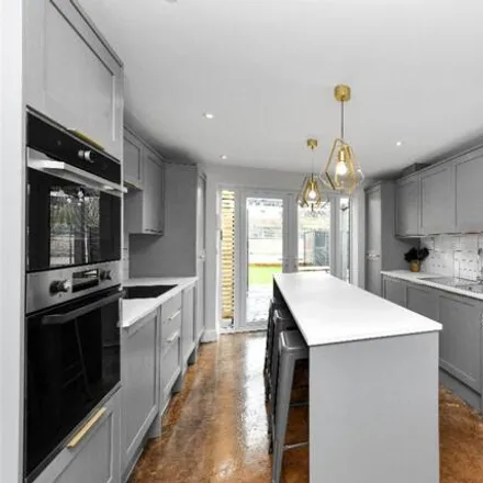 Rent this 6 bed duplex on 21 Marlborough Street in Nottingham, NG7 2LE
