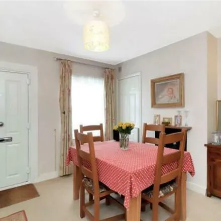 Image 4 - Beechen Grove, Watford, WD17 2AD, United Kingdom - Townhouse for sale