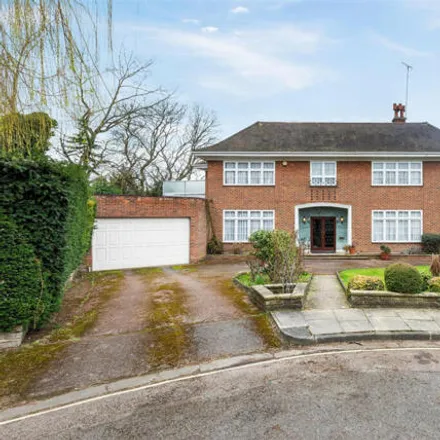 Buy this 6 bed house on 4 Winnington Close in London, N2 0TY