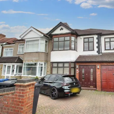 Rent this 5 bed duplex on 271 Roding Lane North in London, IG8 8LJ
