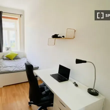 Rent this 3 bed room on Dresdner Straße in Hellwagstraße, 1200 Vienna