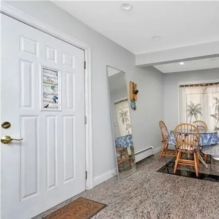 Image 7 - 37-10 23rd Avenue, New York, NY 11105, USA - House for sale