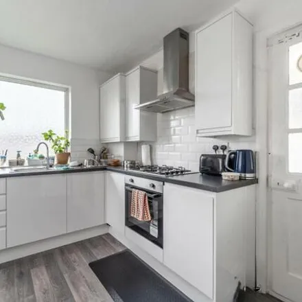 Image 3 - Lowther Road, London, HA7 1ER, United Kingdom - Apartment for sale