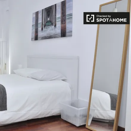 Rent this 8 bed room on Avinguda Diagonal in 584, 08021 Barcelona