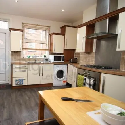 Rent this 5 bed townhouse on Royal Park Road in Leeds, LS6 1JT