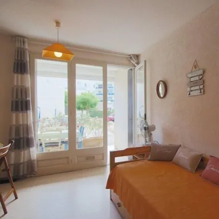 Image 2 - Le Grau-du-Roi, Avenue des Arènes, 30240 Le Grau-du-Roi, France - Apartment for rent
