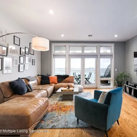 Buy this 2 bed apartment on 80 Bay Street Landing in New York, NY 10301