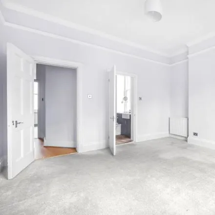 Image 9 - 204-227 Ashley Gardens, Emery Hill Street, Westminster, London, SW1P 1PD, United Kingdom - Apartment for rent