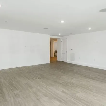 Image 3 - 1105 Alta Loma Rd Apt 5, West Hollywood, California, 90069 - House for rent