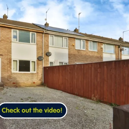 Buy this 3 bed townhouse on Newtondale in Hull, HU7 4BQ