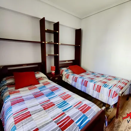 Rent this 3 bed apartment on Asia in Calle de Ruamayor, 39770 Laredo