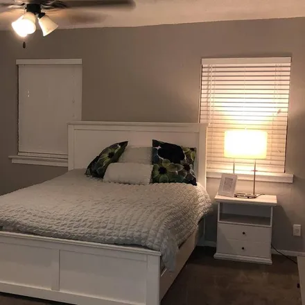 Rent this 2 bed apartment on Houston