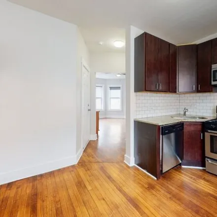 Image 3 - 1662-1664 West Farwell Avenue, Chicago, IL 60645, USA - Apartment for rent
