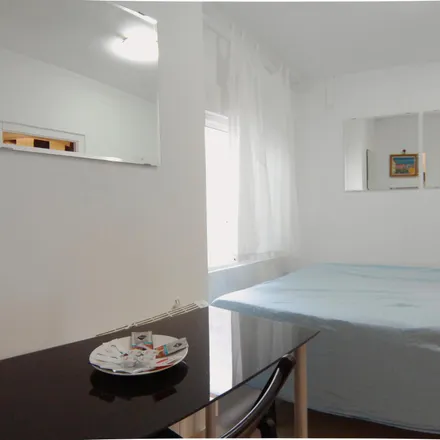 Rent this 4 bed room on Escuela Infantil Agua Dulce in Calle Leñeros, 25