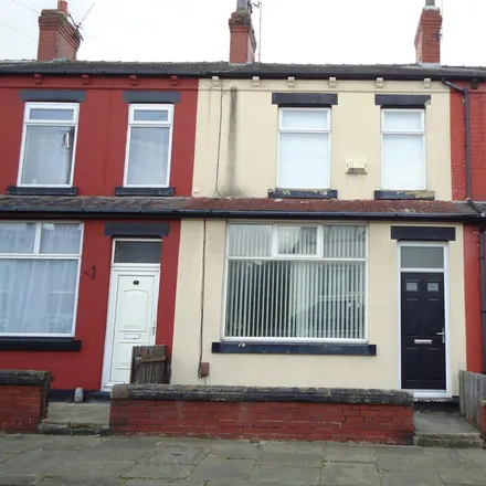 Rent this 2 bed townhouse on Back Barkly Parade in Leeds, LS11 7HE