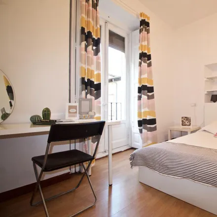 Rent this 5 bed room on Calle de San Vicente Ferrer in 63, 28015 Madrid