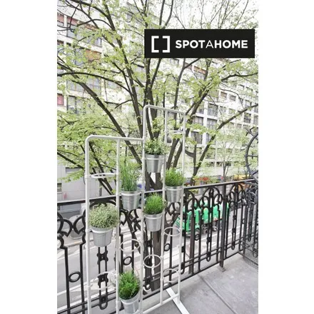 Image 4 - 64b Avenue Gambetta, 75020 Paris, France - Room for rent